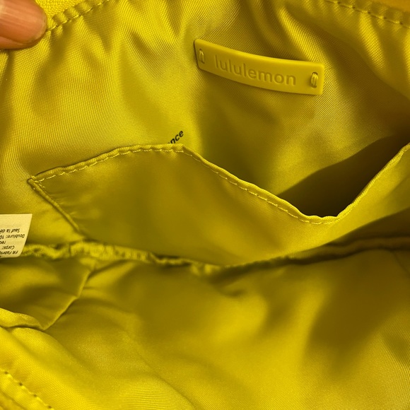 luluemon athletica Multi-Pocket Belt Bag - Picture 6 of 7